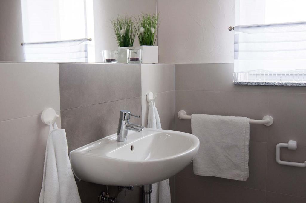Komfortable Apartment-Wohnung ฟุลดา ภายนอก รูปภาพ